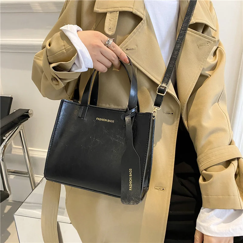 Bag Female Autumn New Student Leisure Bucket Bag Vertical Messenger Single Shoulder Bag Foreign Style Simple Handbag
Bag Female Autumn New Student Leisure Bucket Bag Vertical Messenger Single Shoulder Bag Foreign Style Simple Handbag