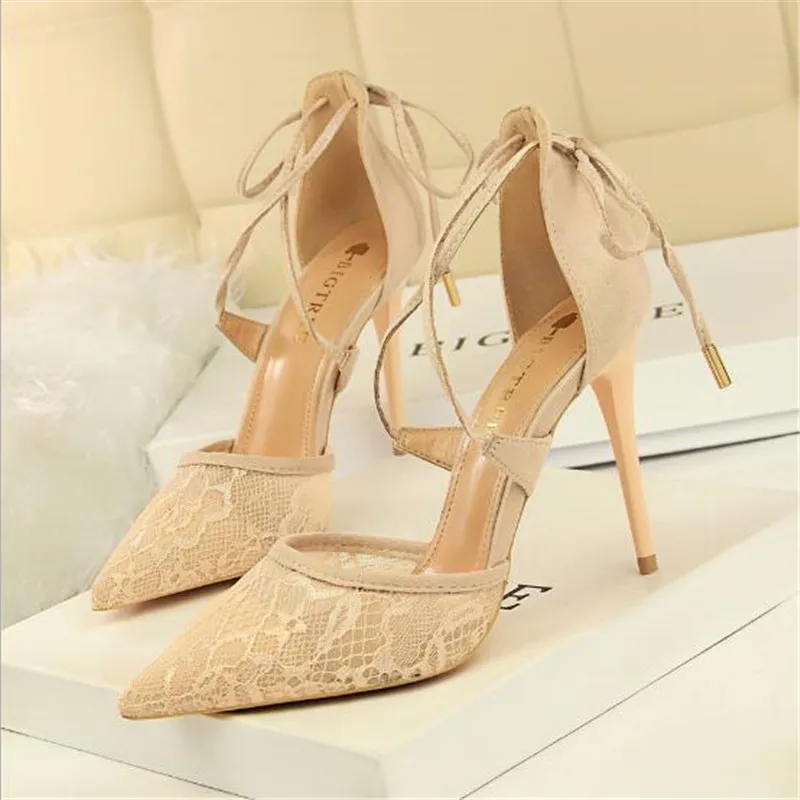 Sexy Floral Lace Mesh Pointed Toe Women Sandals New Arrival Cut-Outs Cross-tied Shallow Sandals Women's High Heels Shoes Fashion
Sexy Floral Lace Mesh Pointed Toe Women Sandals New Arrival Cut-Outs Cross-tied Shallow Sandals Women's High Heels Shoes Fashion