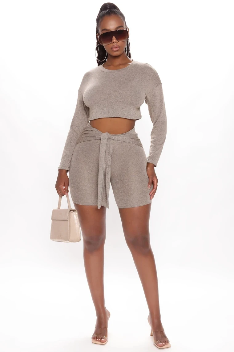 DIRTYLILY Women Elastic 2 Piece Set Solid Skinny Long Sleeve Crop Top+Bandage Shorts Sets Summer Casual Streetwear Tracksuits
DIRTYLILY Women Elastic 2 Piece Set Solid Skinny Long Sleeve Crop Top+Bandage Shorts Sets Summer Casual Streetwear Tracksuits