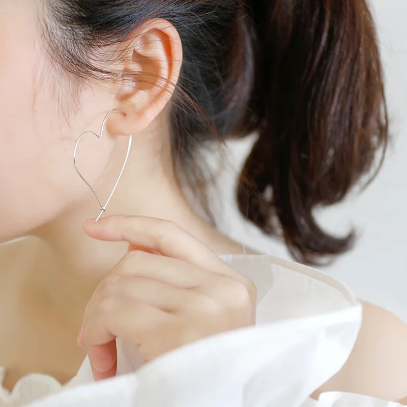 925 sterling silver fashion ear clip earrings women personality simple wind hollow large heart-shaped gift wedding fine jewelry
925 sterling silver fashion ear clip earrings women personality simple wind hollow large heart-shaped gift wedding fine jewelry