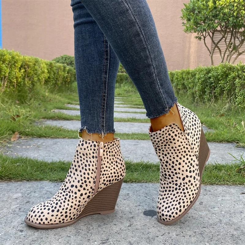 Women's High Boots Wedges Heels Woman 2021 Ankle Boots Female Fashion Zip Ladies Short Shoes Footwear Winter Pumps Plus Size 43
Women's High Boots Wedges Heels Woman 2021 Ankle Boots Female Fashion Zip Ladies Short Shoes Footwear Winter Pumps Plus Size 43