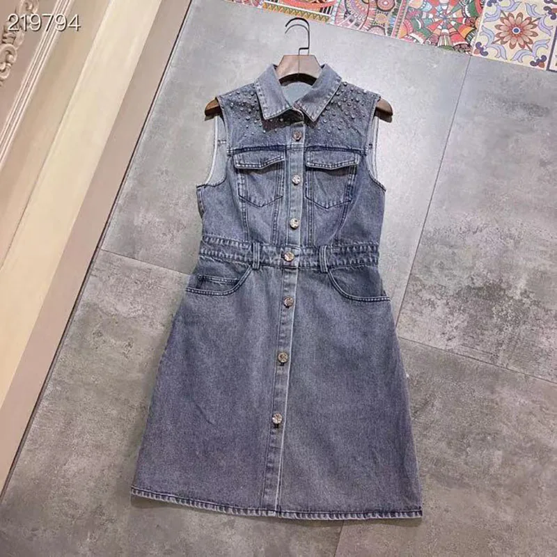 2021 Summer Runway Collection Women Denim Dress Type Diamonds Mini Sleeveless Street Style Single Breasted Dress
2021 Summer Runway Collection Women Denim Dress Type Diamonds Mini Sleeveless Street Style Single Breasted Dress