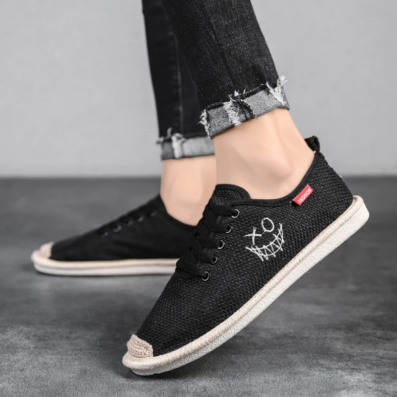 Graffiti Canvas Shoes Man Summer Light Comfort Espadrilles Low Tops Shoes Linen and Rubber Walk Jogging Trainers Couple Feetwear 
Graffiti Canvas Shoes Man Summer Light Comfort Espadrilles Low Tops Shoes Linen and Rubber Walk Jogging Trainers Couple Feetwear