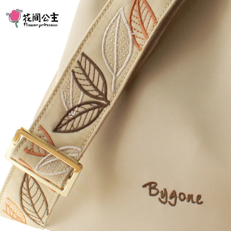 past 2021 spring one shoulder cross carry embroidery nylon canvas literature and art original Bucket Bag
past 2021 spring one shoulder cross carry embroidery nylon canvas literature and art original Bucket Bag