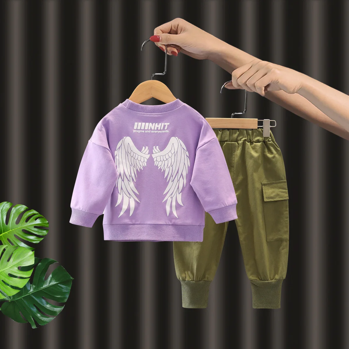 Children's clothing 2021 spring and autumn new fashion wings boys long-sleeved two-piece girls casual sweater
Children's clothing 2021 spring and autumn new fashion wings boys long-sleeved two-piece girls casual sweater