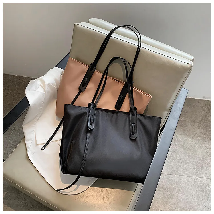 2021 ; ; Buttote
2021 ; ; Buttote