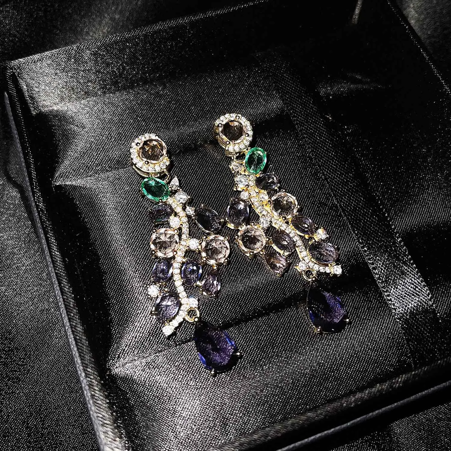 Vintage Tassel Drop Earrings Inlay Dazzling Colorful Zircon Luxury Jewelry For Women Wedding Cocktail Party 
Vintage Tassel Drop Earrings Inlay Dazzling Colorful Zircon Luxury Jewelry For Women Wedding Cocktail Party