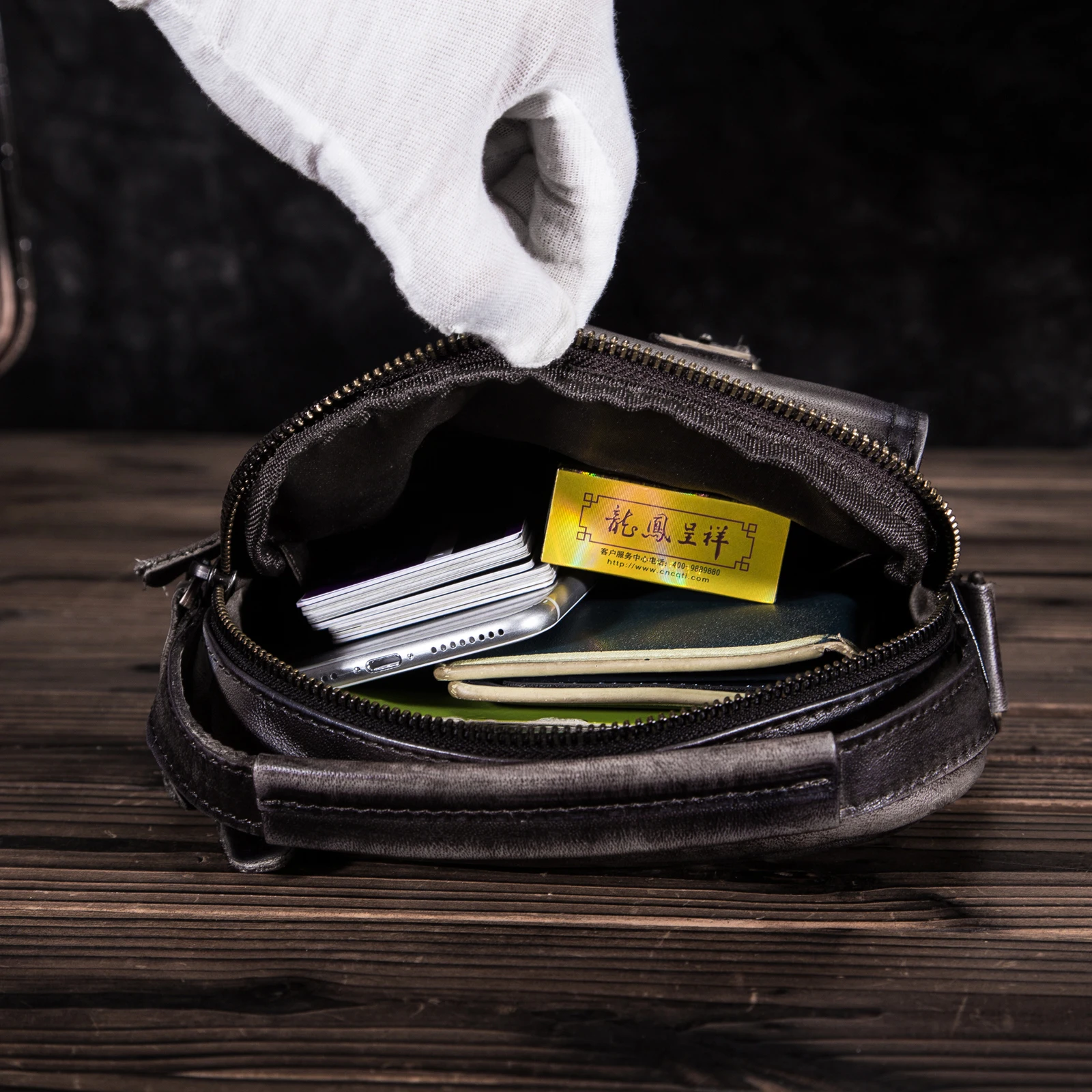 Quality Original Leather Male Casual Shoulder Messenger bag Cowhide Fashion Cross-body Bag 8" Pad Tote Mochila Satchel bag 207db
Quality Original Leather Male Casual Shoulder Messenger bag Cowhide Fashion Cross-body Bag 8" Pad Tote Mochila Satchel bag 207db