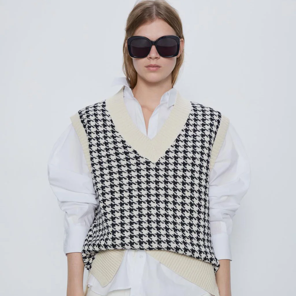 

Women 2021 Fashion Houndstooth Loose Knitted Vest Sweater V Neck Sleeveless Side Vents Female Waistcoat Chic Tops