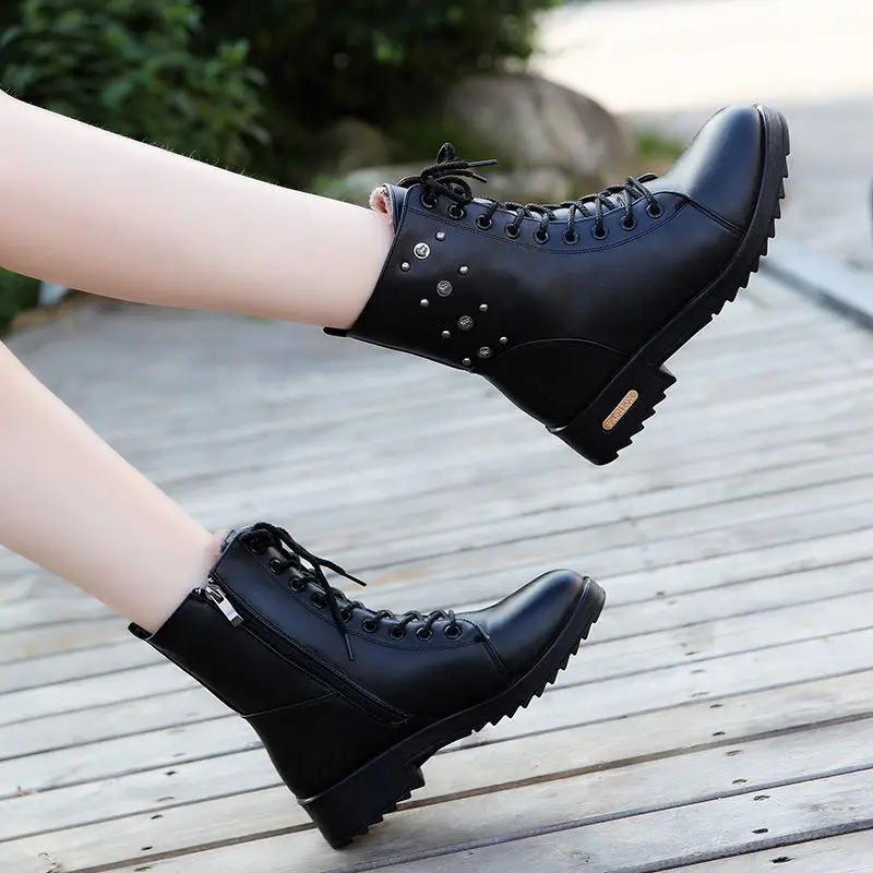 2021 Autumn and Winter New Ma Boots Female British Mid-tube Boots Korean Short Boots Tide Flat Female Leather Boots Women Shoes
2021 Autumn and Winter New Ma Boots Female British Mid-tube Boots Korean Short Boots Tide Flat Female Leather Boots Women Shoes