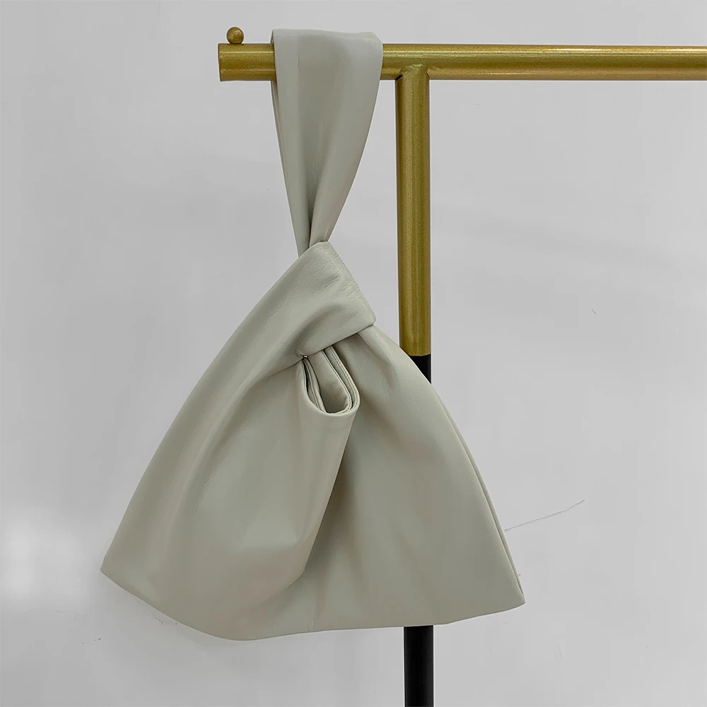 Tote Bag Women's Large Capacity Simple Pure Color Asymmetrical Wrist Tied Tote Bag purses leather bags fashion lady tied bags
Tote Bag Women's Large Capacity Simple Pure Color Asymmetrical Wrist Tied Tote Bag purses leather bags fashion lady tied bags