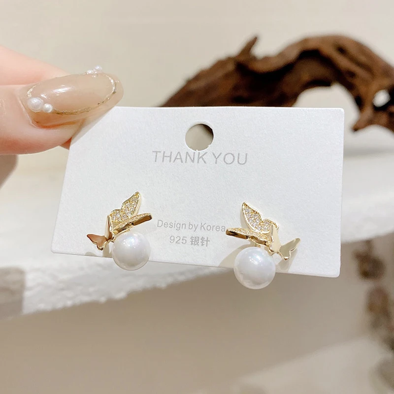 New fashion personality butterfly pearl S925 silver needle earrings female temperament simple and delicate earrings
New fashion personality butterfly pearl S925 silver needle earrings female temperament simple and delicate earrings