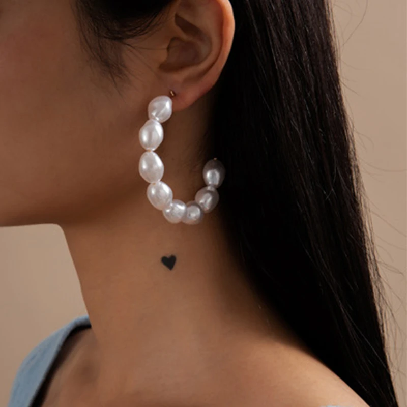 Personality Simple And Fashionable Geometric Shape Imitation Pearl C-Shaped Beaded Female Hoop Earrings Beaded Stud Earrings
Personality Simple And Fashionable Geometric Shape Imitation Pearl C-Shaped Beaded Female Hoop Earrings Beaded Stud Earrings