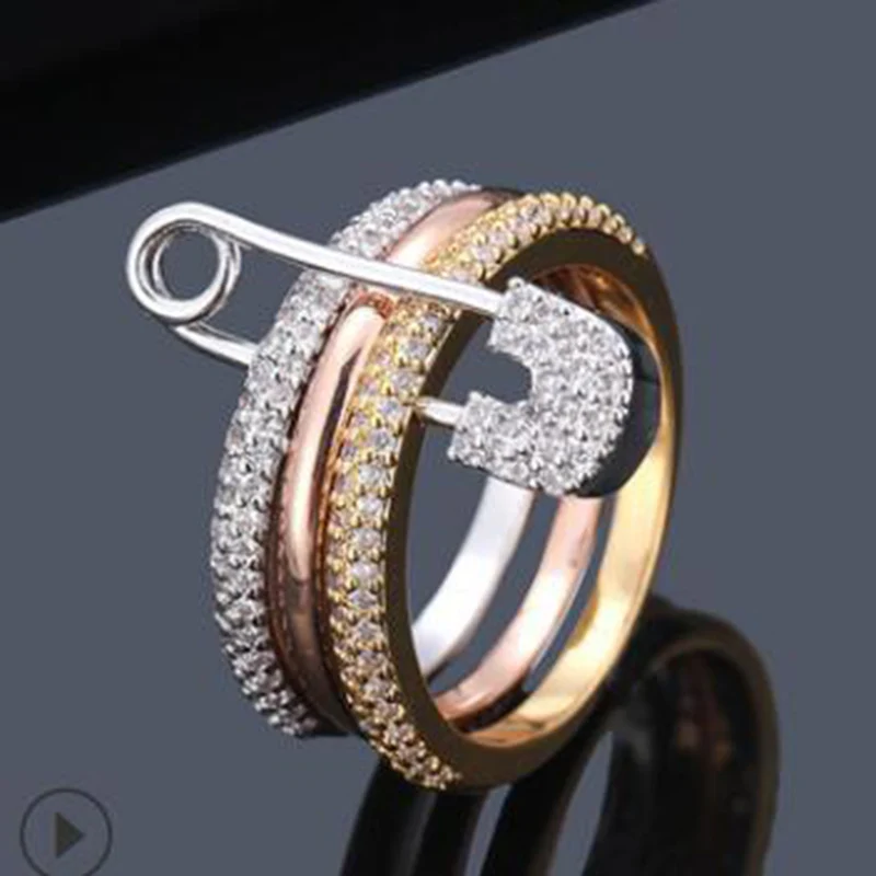Hip Hop Iced Out Free Size Ring For Women Paved Setting Bling Zirconia Pin Rings Men Couples Finger Jewelry Free Shipping
Hip Hop Iced Out Free Size Ring For Women Paved Setting Bling Zirconia Pin Rings Men Couples Finger Jewelry Free Shipping
