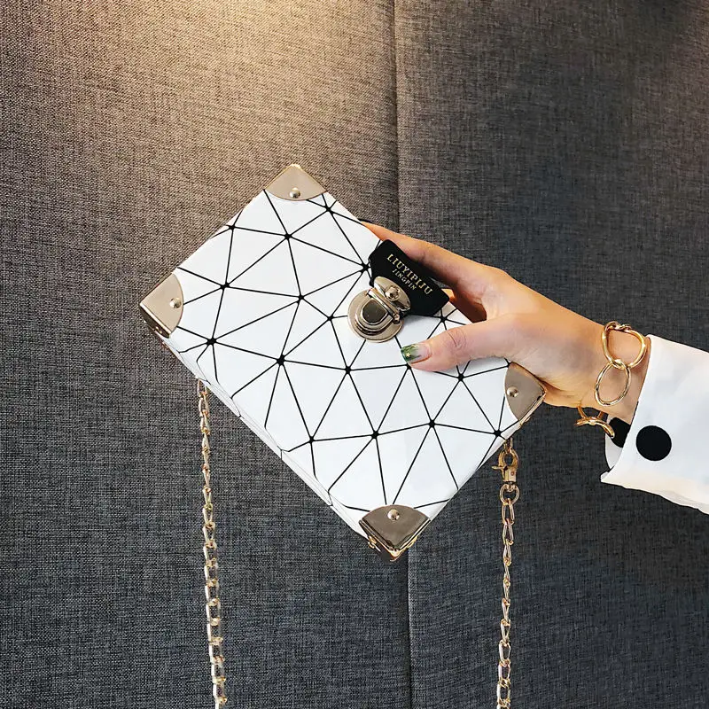 Small bag female 2021 new Korean version of the trendy wild chain small square bag messenger shoulder box bag
Small bag female 2021 new Korean version of the trendy wild chain small square bag messenger shoulder box bag