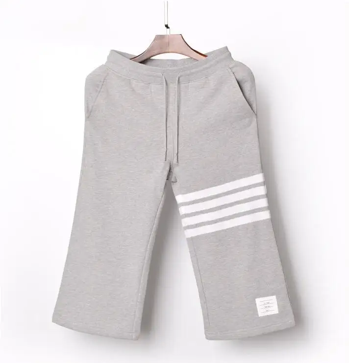 2021 Fashion TB Brand Sweatpants Men Women Cotton Casual Sports Trousers Hip-hop Loose Calf-Length Pants
2021 Fashion TB Brand Sweatpants Men Women Cotton Casual Sports Trousers Hip-hop Loose Calf-Length Pants