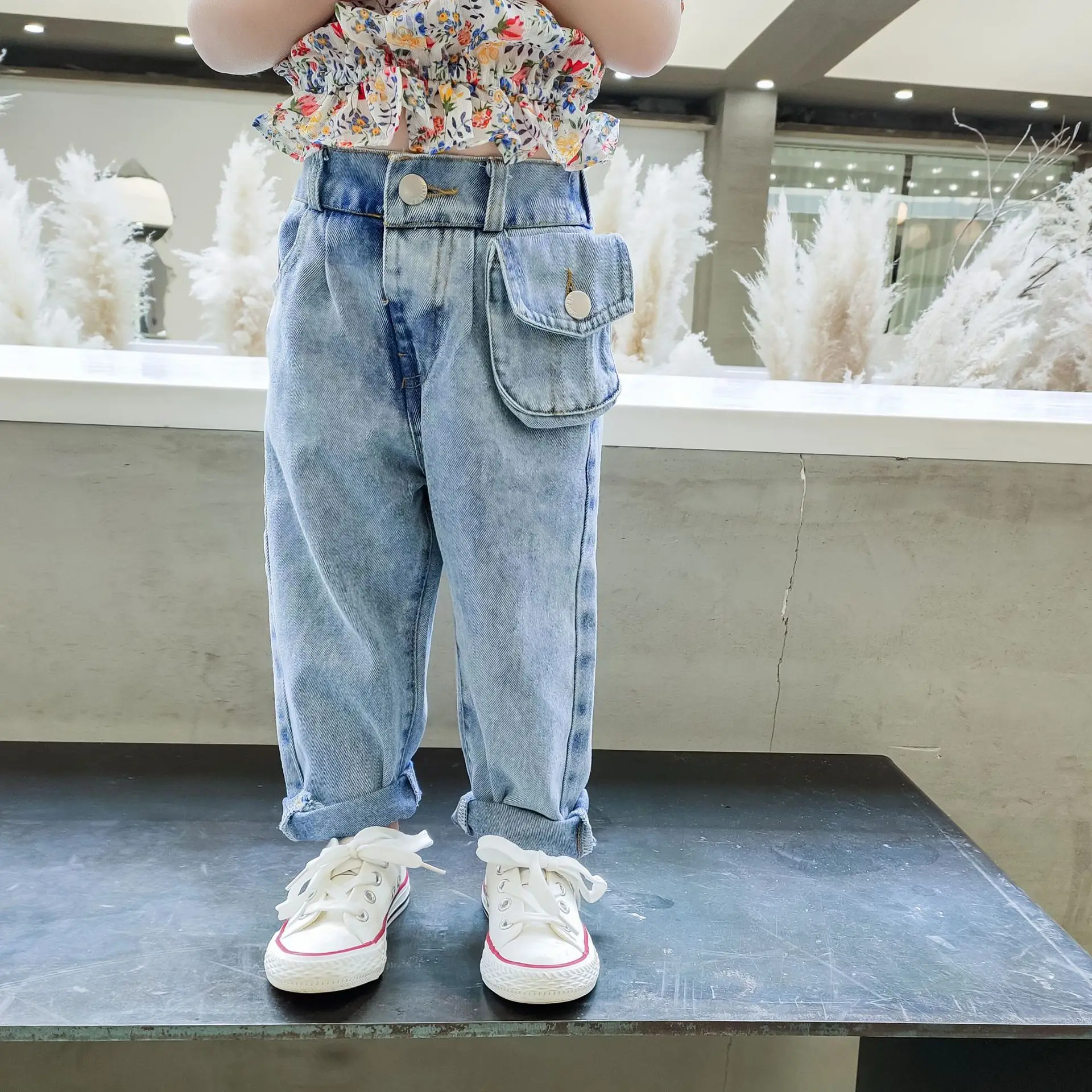 Kids Jeans 2020 Spring Casual Korean Fashion Pocket Loose Jeans for Boys Baby Girls Child Trousers Toddler Baby Denim Pants New
Kids Jeans 2020 Spring Casual Korean Fashion Pocket Loose Jeans for Boys Baby Girls Child Trousers Toddler Baby Denim Pants New