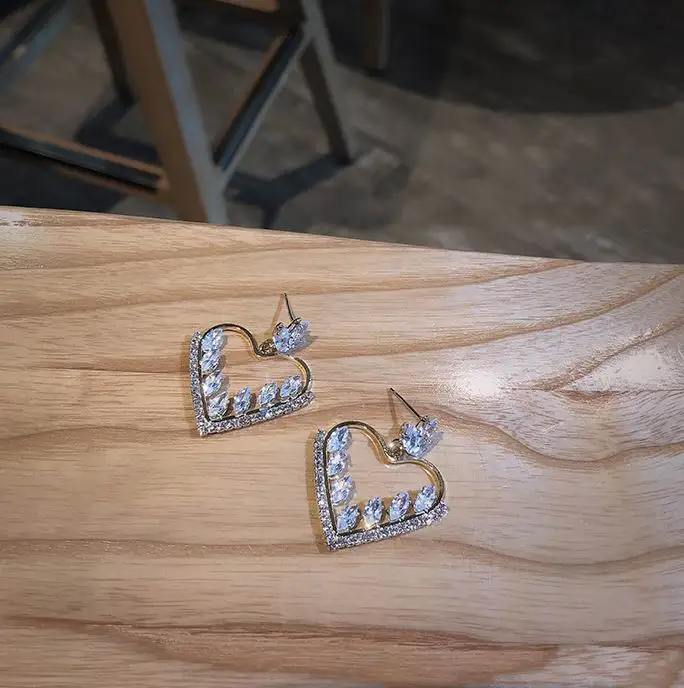 Chic Heart Earrings For Women 2020 New Design Korean Brincos Fashion Jewelry Wholesale
Chic Heart Earrings For Women 2020 New Design Korean Brincos Fashion Jewelry Wholesale