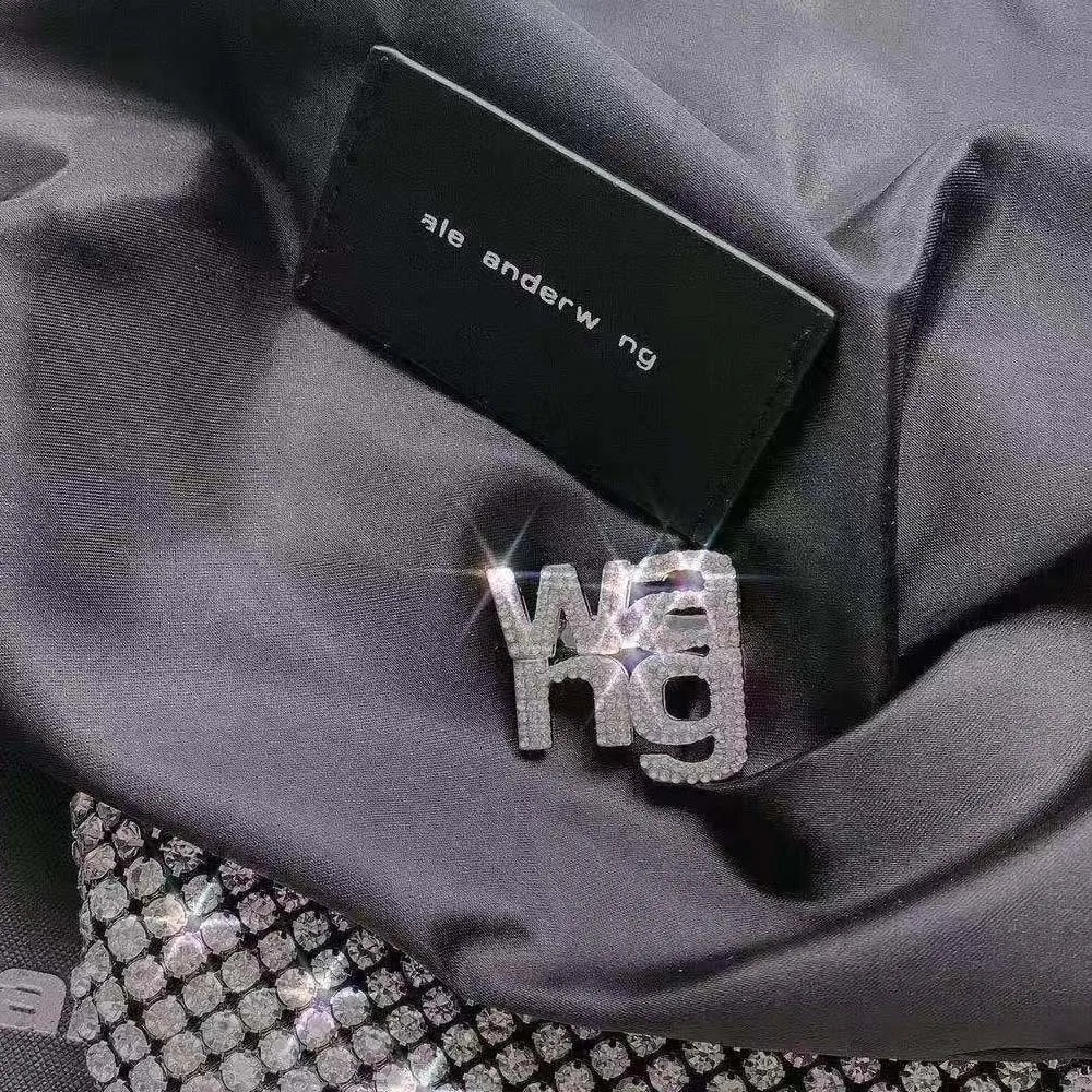 Korean Wang Letter Rhinestone Brooch Buckle Cartoon Badge Pin Simple Temperament European American Fashion Jewelry
Korean Wang Letter Rhinestone Brooch Buckle Cartoon Badge Pin Simple Temperament European American Fashion Jewelry