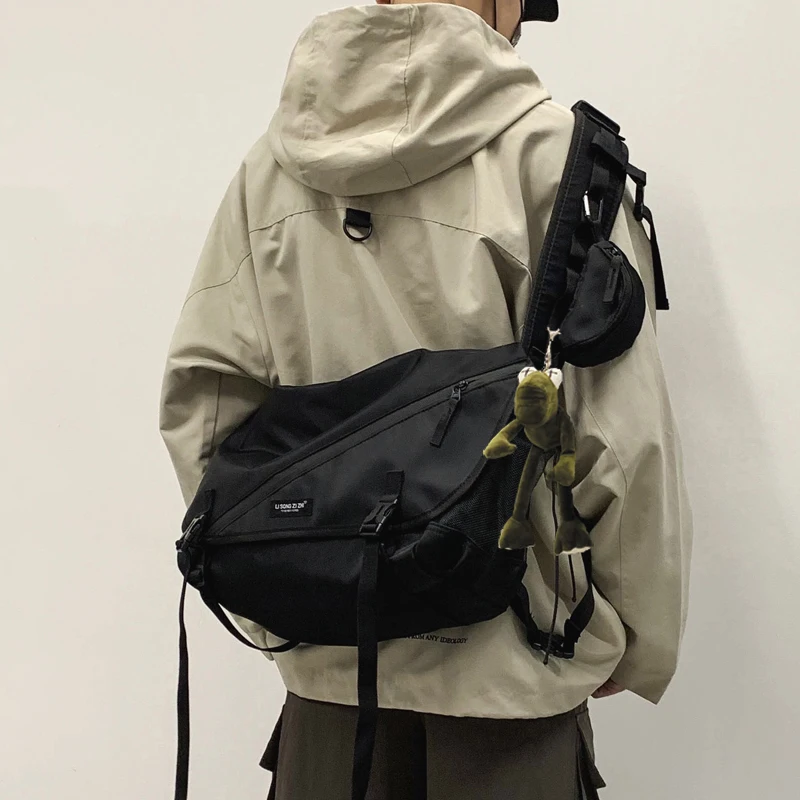 Fashion School Men Shoulder Bag Hip Hop Designer Large Capacity Shoulder Bag Korean Minimalist Bolsos Hombre Mens Bag DE50NDJ
Fashion School Men Shoulder Bag Hip Hop Designer Large Capacity Shoulder Bag Korean Minimalist Bolsos Hombre Mens Bag DE50NDJ