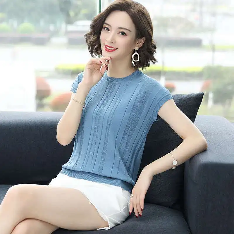 Pure color knit loose leafing shirt 2021 summer new ice silk short sleeve women t shirt short fashion jock coat
Pure color knit loose leafing shirt 2021 summer new ice silk short sleeve women t shirt short fashion jock coat