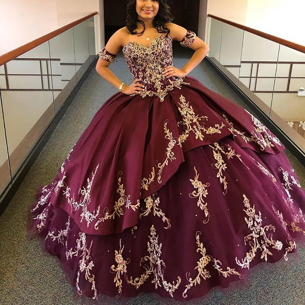 

Burgundy Sweetheart Satin Quinceanera Prom Dresses Gold Applique Beaded Tiered Skirt Ball Gown Sweet