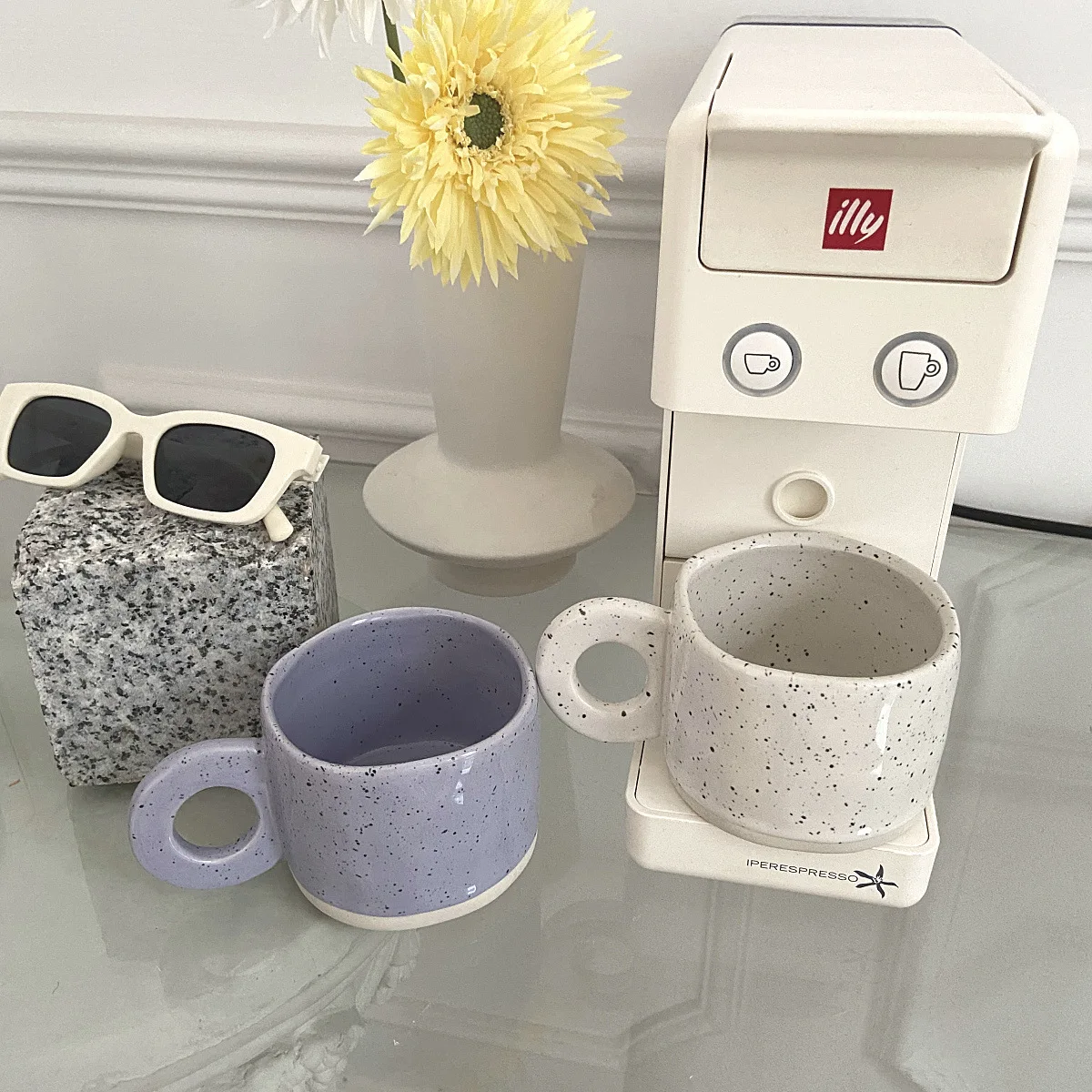 Japanese Mini White Cute Ceramic Mug Office Minimalist Drinkware Nordic Style Mug with Handle Taza Desayuno Household Products
Japanese Mini White Cute Ceramic Mug Office Minimalist Drinkware Nordic Style Mug with Handle Taza Desayuno Household Products