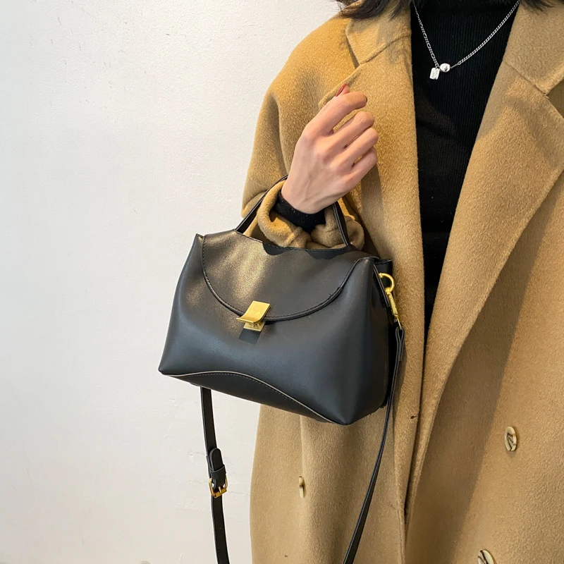 Leather Crossbody Shoulder Bags for Women 2021 New Luxury Designer Messenger Tote Bag Female Large Capacity Concise Handbag
Leather Crossbody Shoulder Bags for Women 2021 New Luxury Designer Messenger Tote Bag Female Large Capacity Concise Handbag