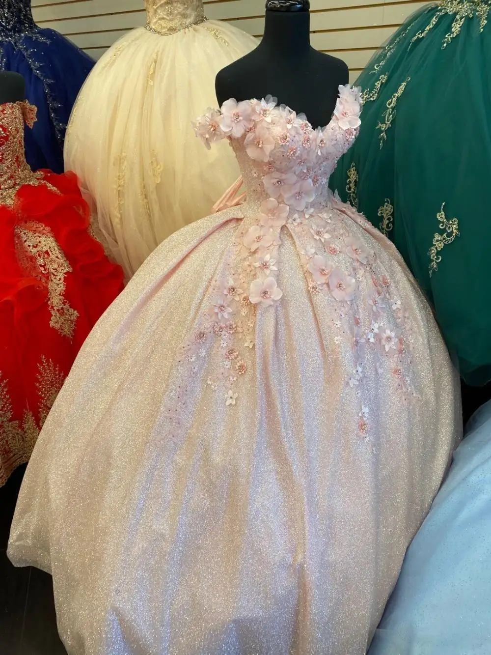 Light Pink Sequin Quinceanera Dress 2021 Hand Made Flowers Off The Shoulder Ball Gown Prom Pageant Sweet 16 Dress
Light Pink Sequin Quinceanera Dress 2021 Hand Made Flowers Off The Shoulder Ball Gown Prom Pageant Sweet 16 Dress