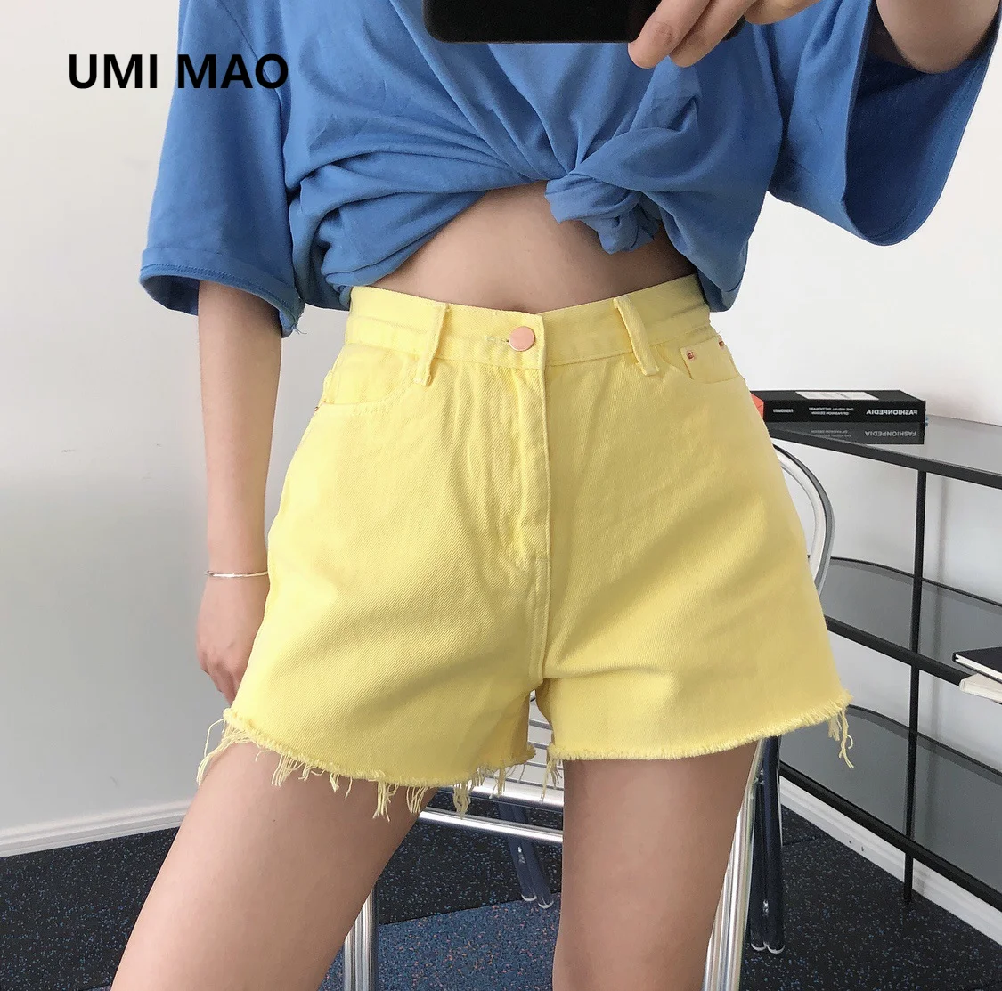 Летние новые корейские лимоно-желтые трапециевидные джинсовые шорты UMI MAO в стиле Ins с завышенной талией, свободные тонкие популярные женски...
Летние новые корейские лимоно-желтые трапециевидные джинсовые шорты UMI MAO в стиле Ins с завышенной талией, свободные тонкие популярные женски...