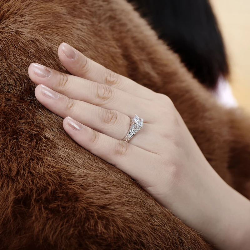 LESF Ring 925 Sterling Silver Women Engagement Jewelry 1.25 CT Round Cut Synthetic Diamond Rings
LESF Ring 925 Sterling Silver Women Engagement Jewelry 1.25 CT Round Cut Synthetic Diamond Rings