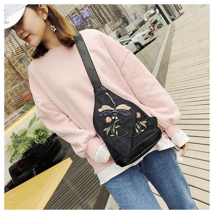 Ladies ethnic embroidery chest bag new fashion nylon cloth chest bag waterproof crossbody mobile phone coin purse female bag
Ladies ethnic embroidery chest bag new fashion nylon cloth chest bag waterproof crossbody mobile phone coin purse female bag