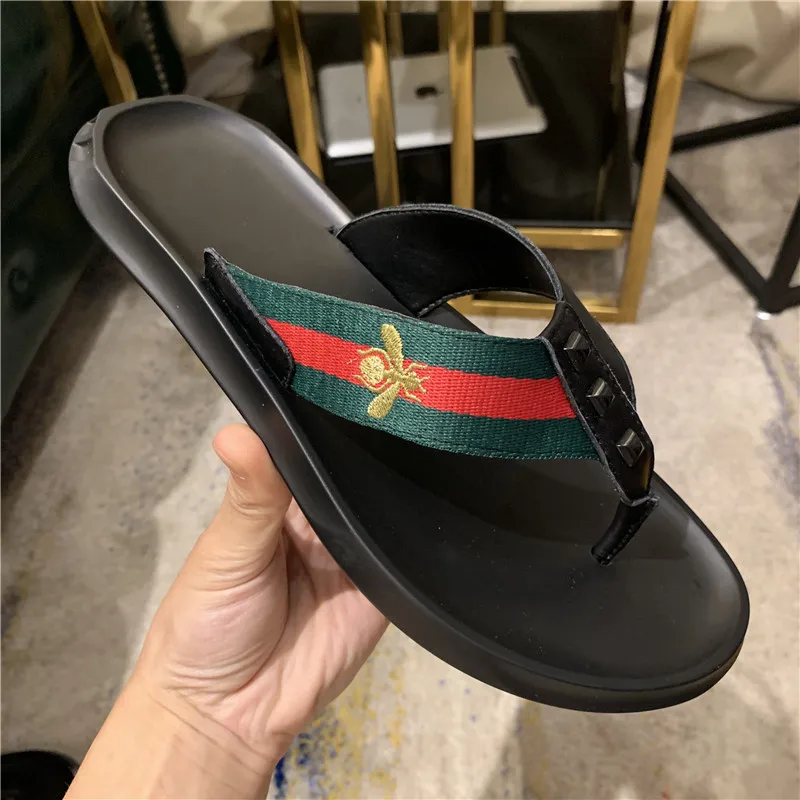 Новые летние мужские кожаные модные повседневные пляжные туфли Guo Xiaobai, тапочки с маленькими пчелами
Новые летние мужские кожаные модные повседневные пляжные туфли Guo Xiaobai, тапочки с маленькими пчелами