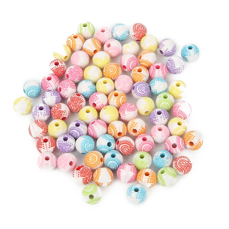 50 штук разноцветных акриловых бусин с буквами для создания ювелирных изделий - браслетов, ожерелий, чармов.