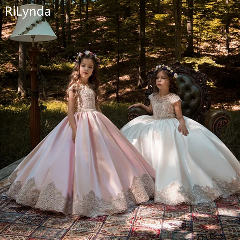 Kids Puffy Ivory Tulle Lace Ball Gown Flower Girl Dresses Puffy Satin Bow Girl Princess Dresses Long Kids Communion Dresses
Kids Puffy Ivory Tulle Lace Ball Gown Flower Girl Dresses Puffy Satin Bow Girl Princess Dresses Long Kids Communion Dresses