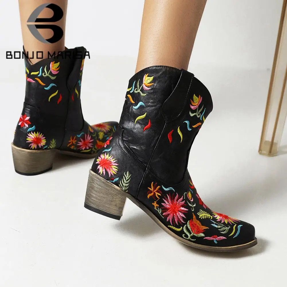BONJOMARISA Top Quality Cowgirls Floral Embroidery Vintage women's Boots Chunky High Heels Vinyage Cowboy Riding Boots For Women
BONJOMARISA Top Quality Cowgirls Floral Embroidery Vintage women's Boots Chunky High Heels Vinyage Cowboy Riding Boots For Women