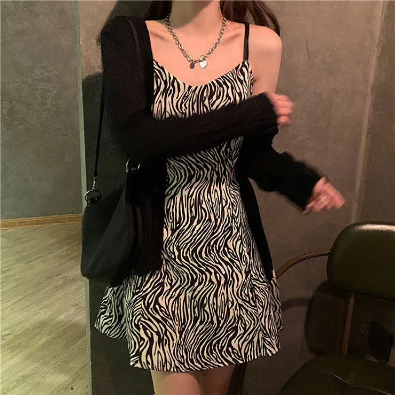 2021 Zebra Stripe Suspender Dress Two-piece Suit Women's Street Spring and Summer Knitted Cardigan
2021 Zebra Stripe Suspender Dress Two-piece Suit Women's Street Spring and Summer Knitted Cardigan