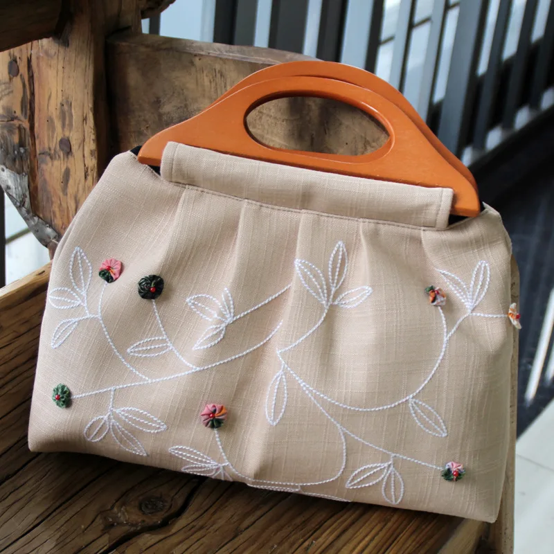 Cindoreen Women Mini floral Embroidery Ethnic Retro compartments Handbag 
Cindoreen Women Mini floral Embroidery Ethnic Retro compartments Handbag