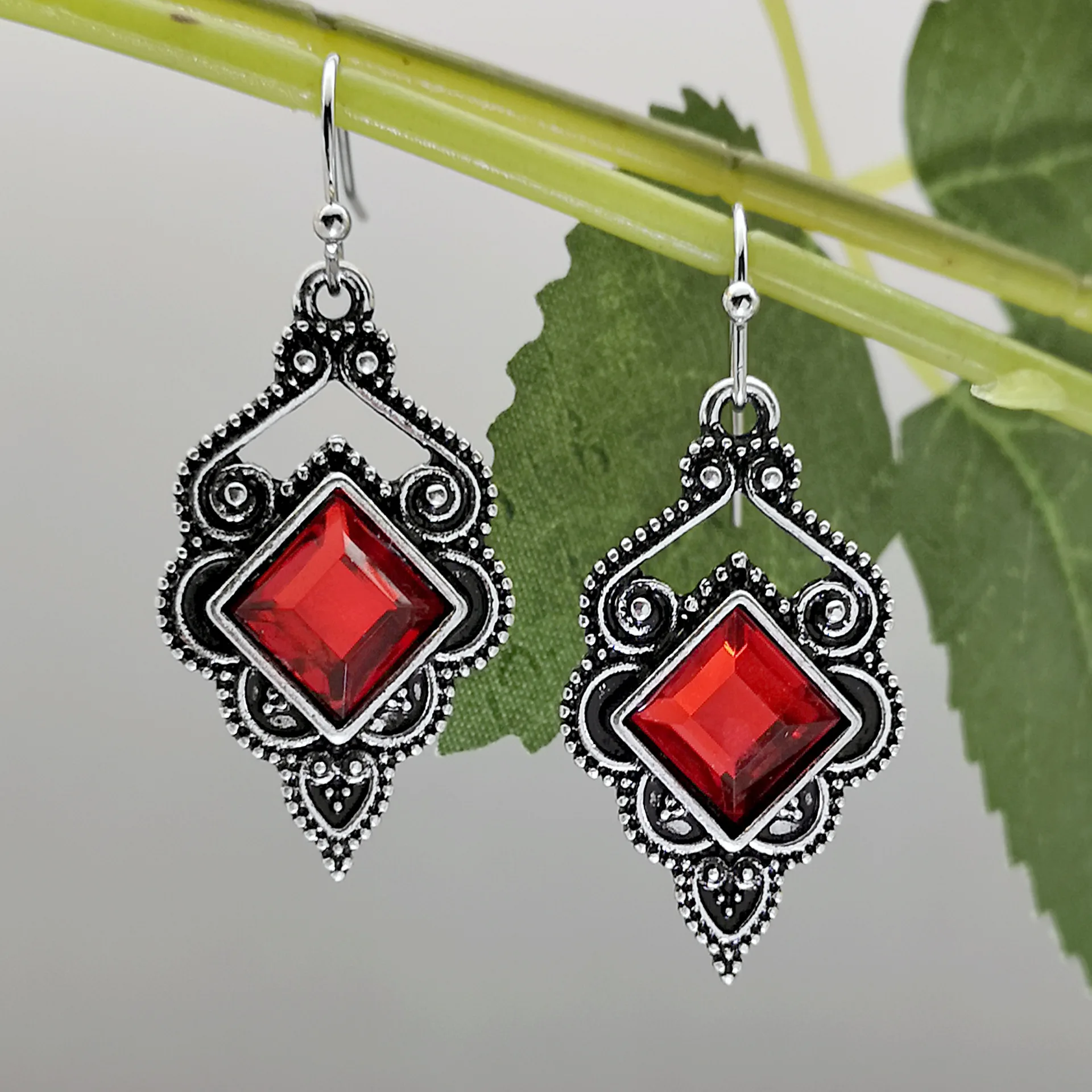 2021 new women's earrings silver-plated ruby square diamond zircon earrings holiday anniversary birthday gift 
2021 new women's earrings silver-plated ruby square diamond zircon earrings holiday anniversary birthday gift