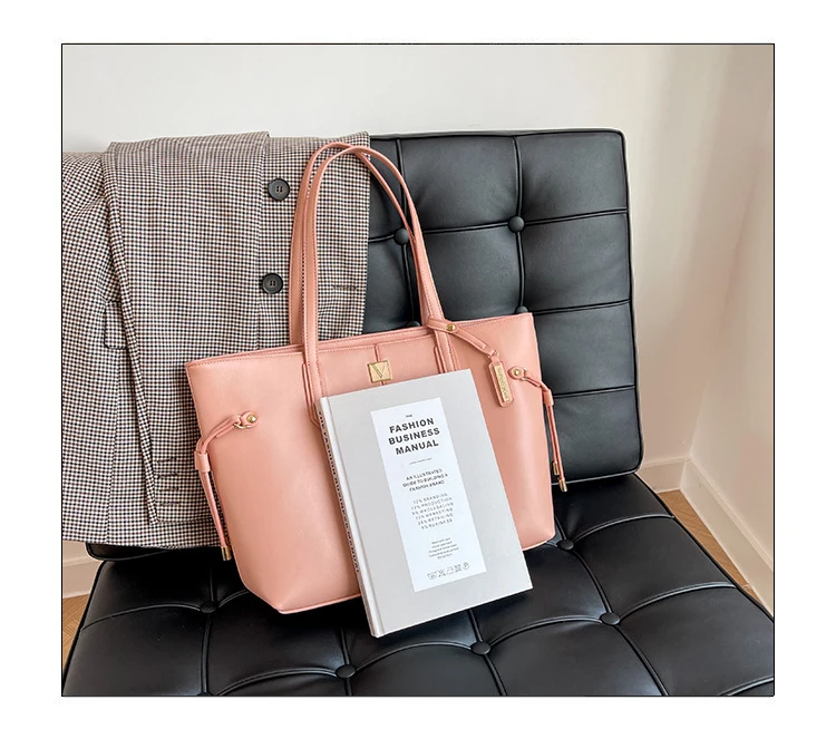 2021 Luxury European And American Messenger Bag New Female Bag Leather Fashion Shoulder Bag Handbag Large Capacity Storage Bag
2021 Luxury European And American Messenger Bag New Female Bag Leather Fashion Shoulder Bag Handbag Large Capacity Storage Bag