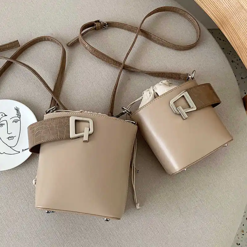 Elegant Female Stone pattern Tote Bucket bag 2021 New Quality PU leather Women's Designer Handbag Lock Shoulder Messenger Bag
Elegant Female Stone pattern Tote Bucket bag 2021 New Quality PU leather Women's Designer Handbag Lock Shoulder Messenger Bag