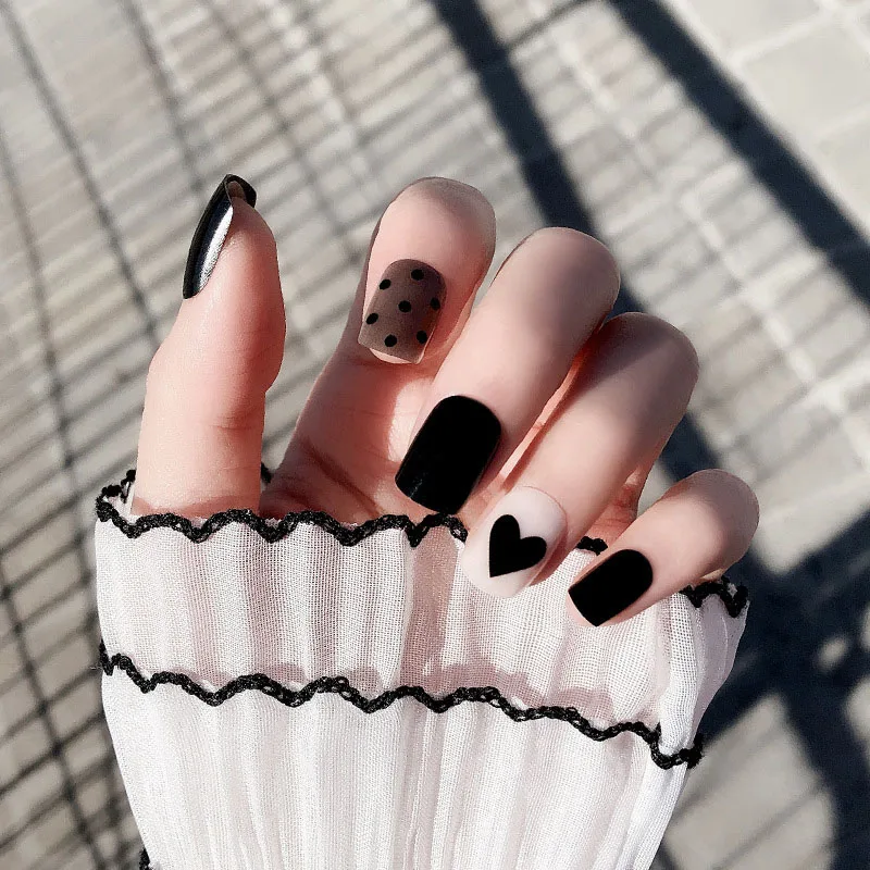 24pcs Natural Full Cover Black Heart White Artificial False Nails Square Short Glossy Pattern Tips with Glue Sticker Cool Girls
24pcs Natural Full Cover Black Heart White Artificial False Nails Square Short Glossy Pattern Tips with Glue Sticker Cool Girls
