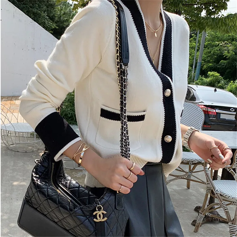 Vintage Ladies Knitted Cardigans Sweaters Women Long Sleeve V-neck Korean Office Fashion Slim Tops Cardigans 2021 Autumn Winter
Vintage Ladies Knitted Cardigans Sweaters Women Long Sleeve V-neck Korean Office Fashion Slim Tops Cardigans 2021 Autumn Winter