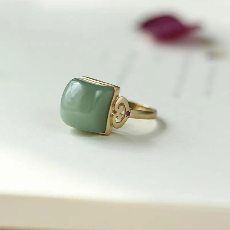 Silver inlaid natural Hetian jasper square opening adjustable ring Chinese retro palace style charm women's brand jewelry
Silver inlaid natural Hetian jasper square opening adjustable ring Chinese retro palace style charm women's brand jewelry