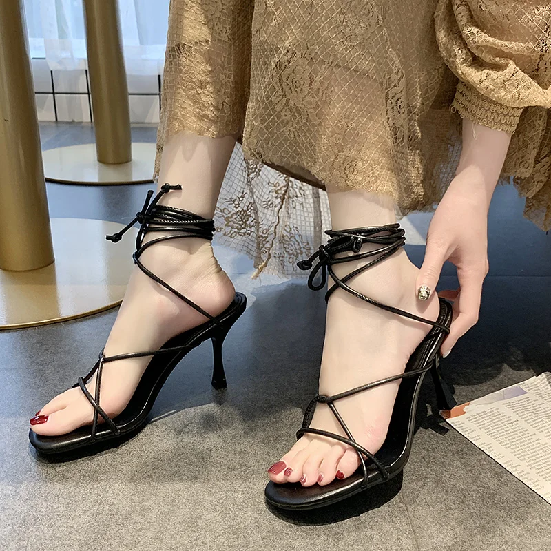 2021 Summer White Black Woman Sandals Fashion Cross-Tied High Heels Shoes Sexy Lace Up Party Pumps Shoes
2021 Summer White Black Woman Sandals Fashion Cross-Tied High Heels Shoes Sexy Lace Up Party Pumps Shoes