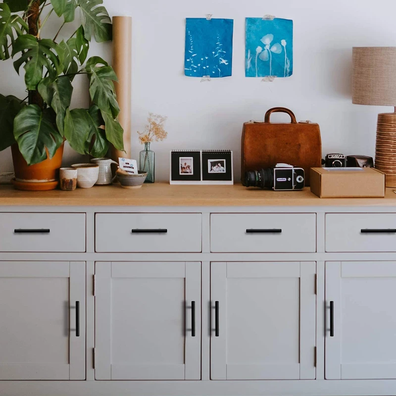 1pcs solid color T-shaped cabinet door handle, wardrobe stainless steel handle, hollow cabinet door handle, furniture handle 
1pcs solid color T-shaped cabinet door handle, wardrobe stainless steel handle, hollow cabinet door handle, furniture handle