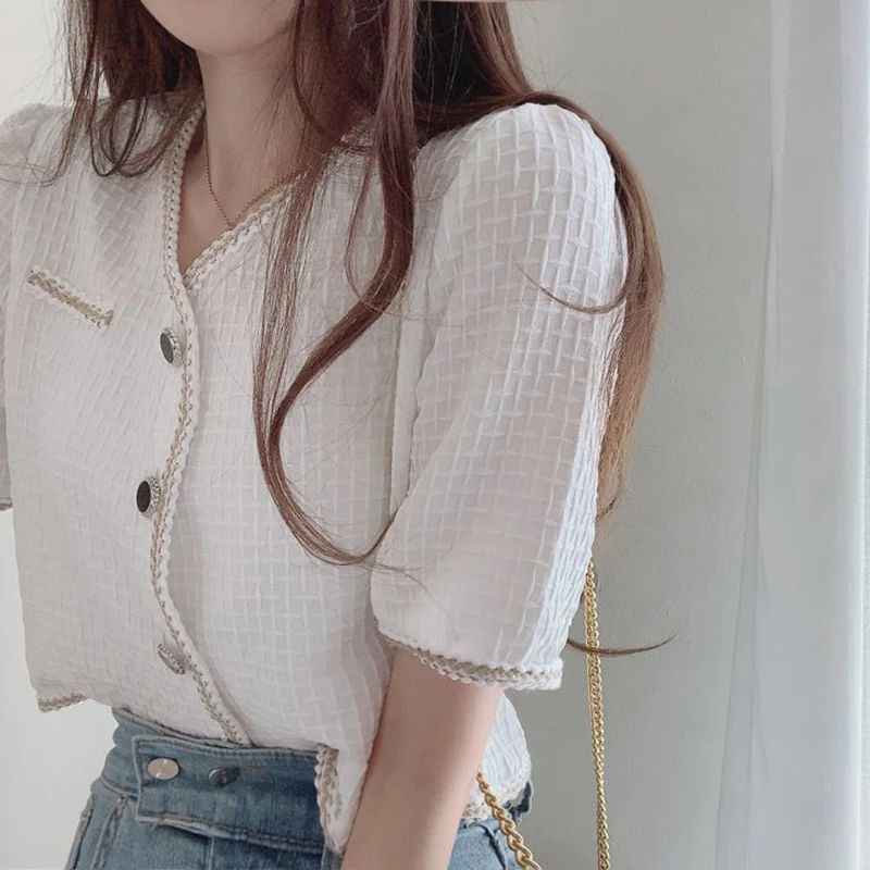 French V-neck Color Contrast Knitting Single Breasted Loose Cardigan Women's Summer Fashion Retro Elegant Crop Tops Streetwear
French V-neck Color Contrast Knitting Single Breasted Loose Cardigan Women's Summer Fashion Retro Elegant Crop Tops Streetwear