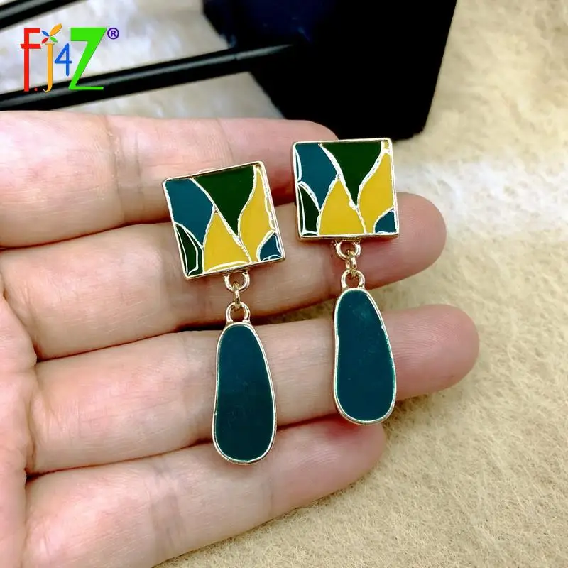 F.J4Z Fashion Geometric Earrings for Women 2021 Trend Enamel Metal Statement Earring Lady Party Accessories серёжки модные
F.J4Z Fashion Geometric Earrings for Women 2021 Trend Enamel Metal Statement Earring Lady Party Accessories серёжки модные