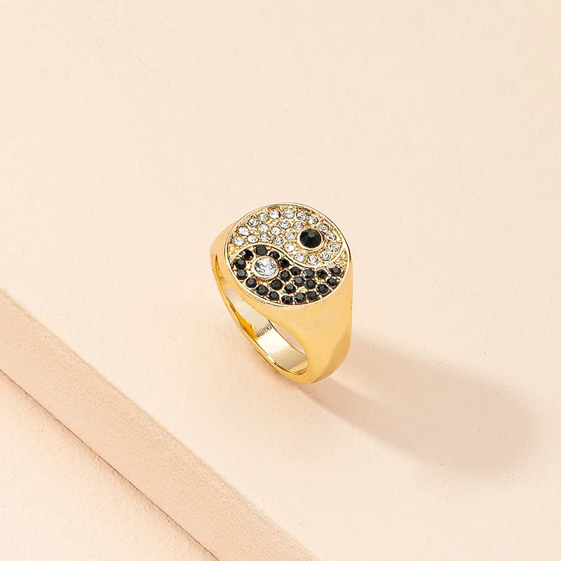 European and American New Retro Fashion Diamond Gossip Ring Ladies Hip-hop Party Banquet Ring 2021 Trend Jewelry
European and American New Retro Fashion Diamond Gossip Ring Ladies Hip-hop Party Banquet Ring 2021 Trend Jewelry