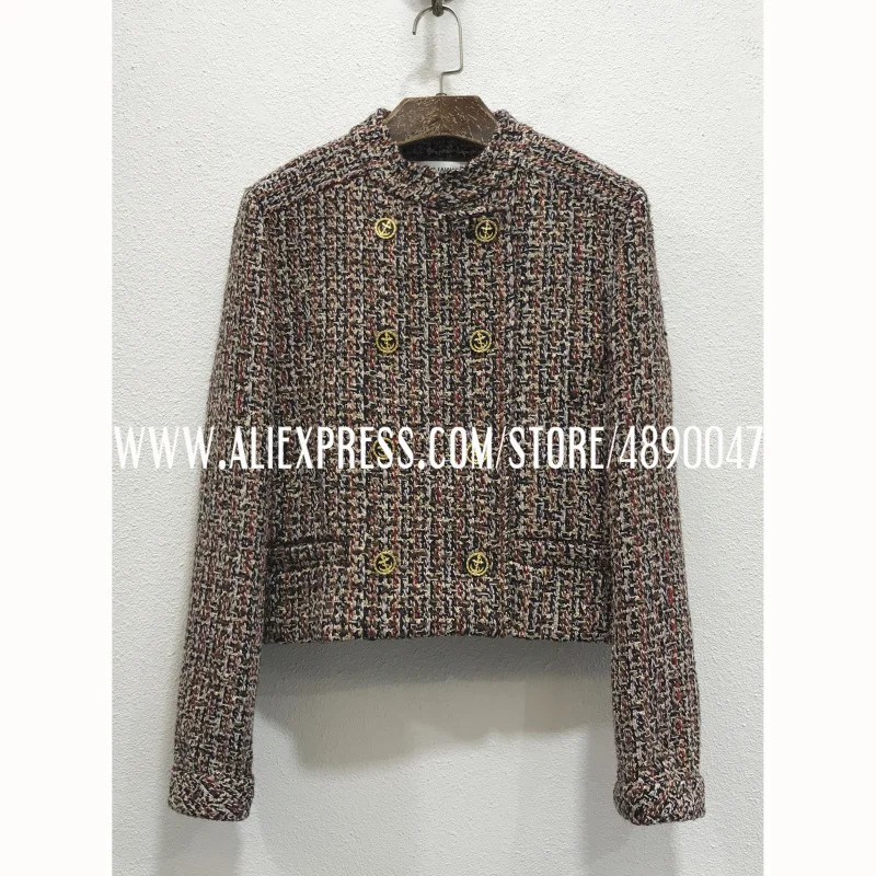 Three-dimensional tailoring short jacket with gold anchor buttons and metallic tweed with stand-up collar with silk lining
Three-dimensional tailoring short jacket with gold anchor buttons and metallic tweed with stand-up collar with silk lining